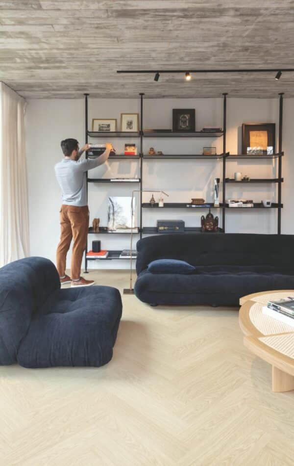 Виниловый пол Quick-Step Ciro Herringbone AVHBU40361 Дуб чистый полярный - Image 3